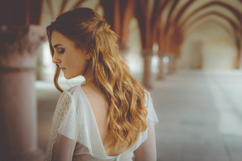 Brautfrisur Ideen, Brautaccessoires, Brautschmuck, Brautmake-up, Make-up Hochzeit, Styling Hochzeit, Hochzeitsstyling Braut, Flowercrown Hochzeit, Flowercrown Braut, Blumenschmuck Brautfrisur