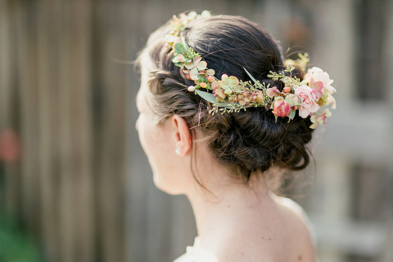 Brautfrisur Ideen, Brautaccessoires, Brautschmuck, Brautmake-up, Make-up Hochzeit, Styling Hochzeit, Hochzeitsstyling Braut, Flowercrown Hochzeit, Flowercrown Braut, Blumenschmuck Brautfrisur