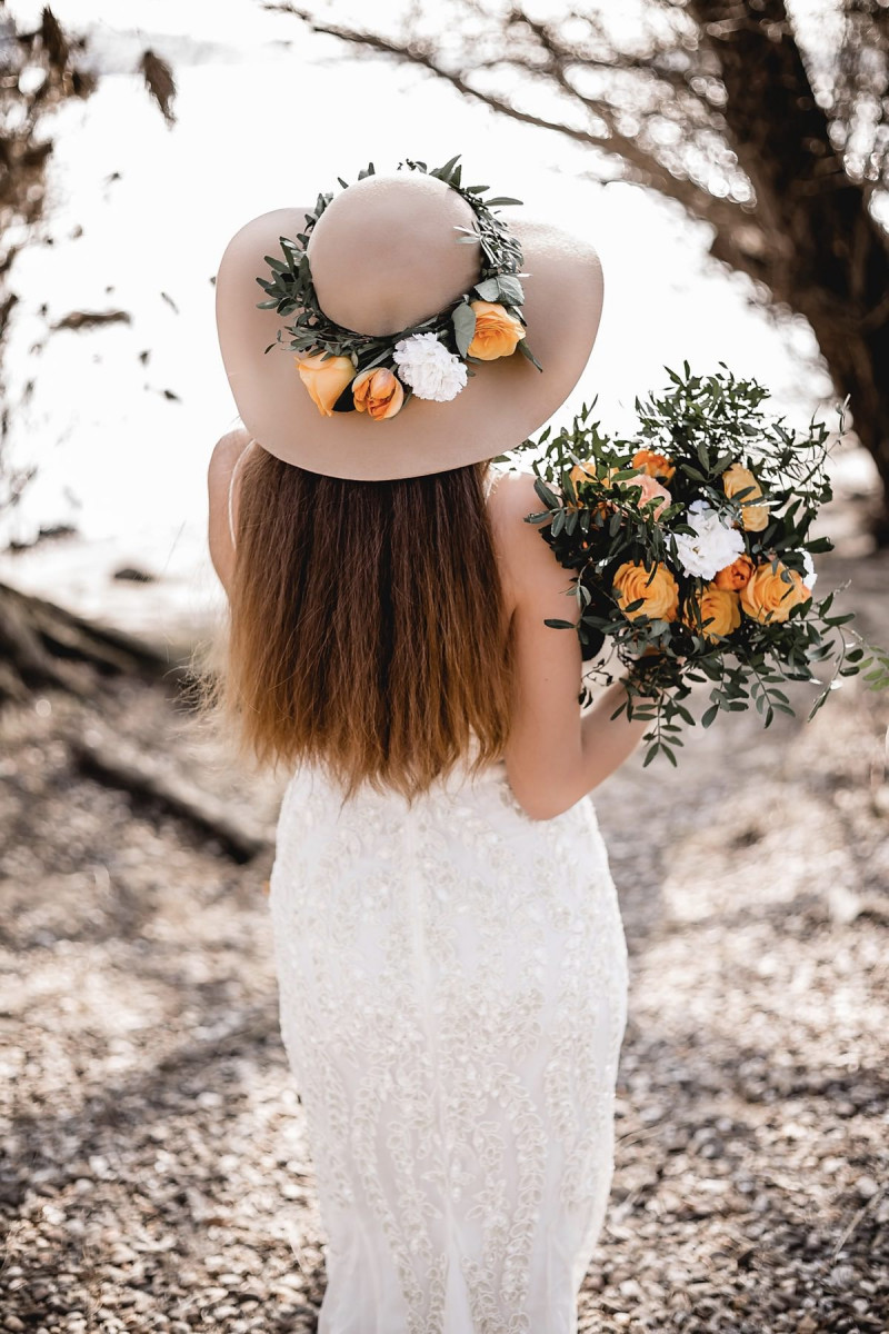 Brautfrisur Ideen, Brautaccessoires, Brautschmuck, Brautmake-up, Make-up Hochzeit, Styling Hochzeit, Hochzeitsstyling Braut, Flowercrown Hochzeit, Flowercrown Braut, Blumenschmuck Brautfrisur