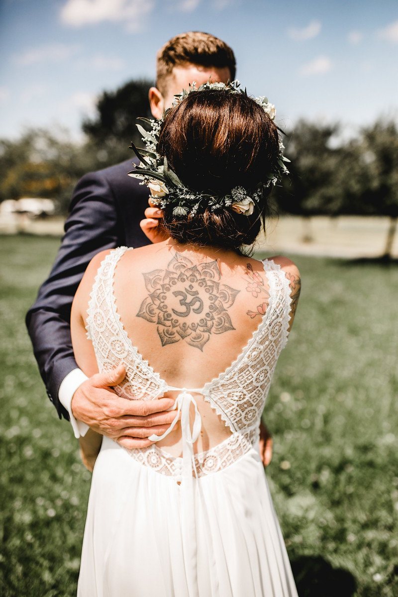 Brautfrisur Ideen, Brautaccessoires, Brautschmuck, Brautmake-up, Make-up Hochzeit, Styling Hochzeit, Hochzeitsstyling Braut, Flowercrown Hochzeit, Flowercrown Braut, Blumenschmuck Brautfrisur