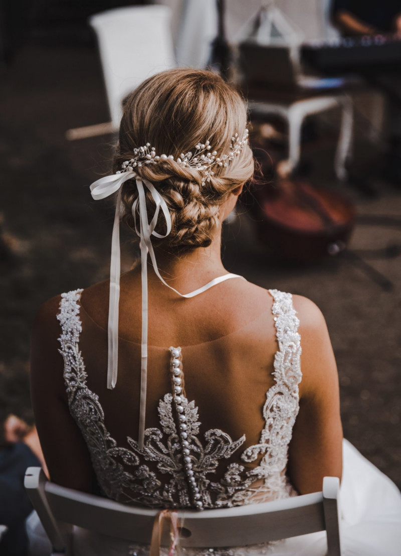 Brautfrisur Ideen, Brautaccessoires, Brautschmuck, Brautmake-up, Make-up Hochzeit, Styling Hochzeit, Hochzeitsstyling Braut, Flowercrown Hochzeit, Flowercrown Braut, Blumenschmuck Brautfrisur