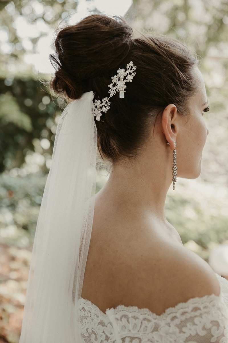 Brautfrisur Ideen, Brautaccessoires, Brautschmuck, Brautmake-up, Make-up Hochzeit, Styling Hochzeit, Hochzeitsstyling Braut, Flowercrown Hochzeit, Flowercrown Braut, Blumenschmuck Brautfrisur