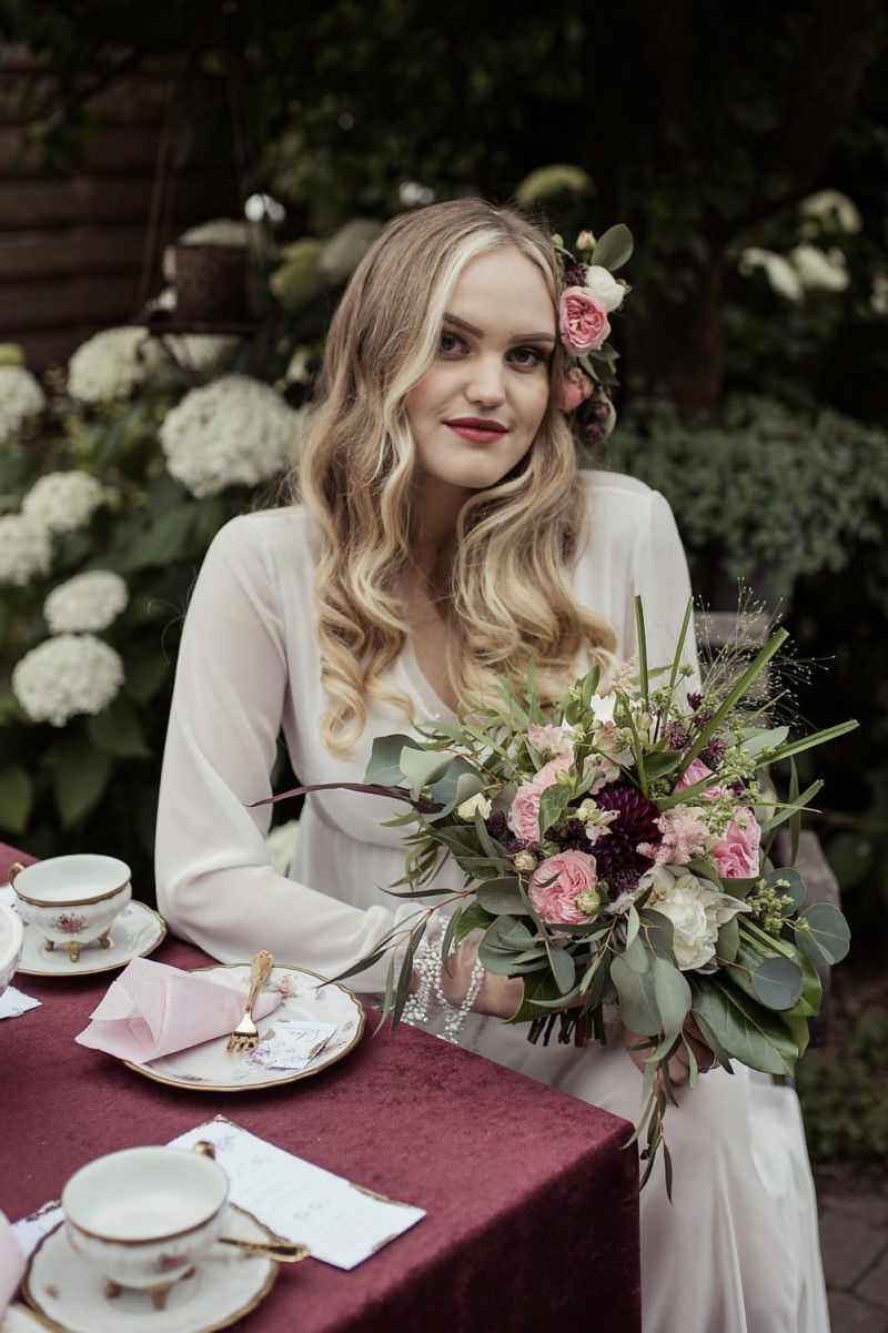 Vintagebraut, Brautfrisur, Brautmake-up