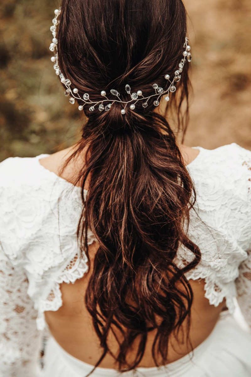 Brautfrisur Ideen, Brautaccessoires, Brautschmuck, Brautmake-up, Make-up Hochzeit, Styling Hochzeit, Hochzeitsstyling Braut, Flowercrown Hochzeit, Flowercrown Braut, Blumenschmuck Brautfrisur