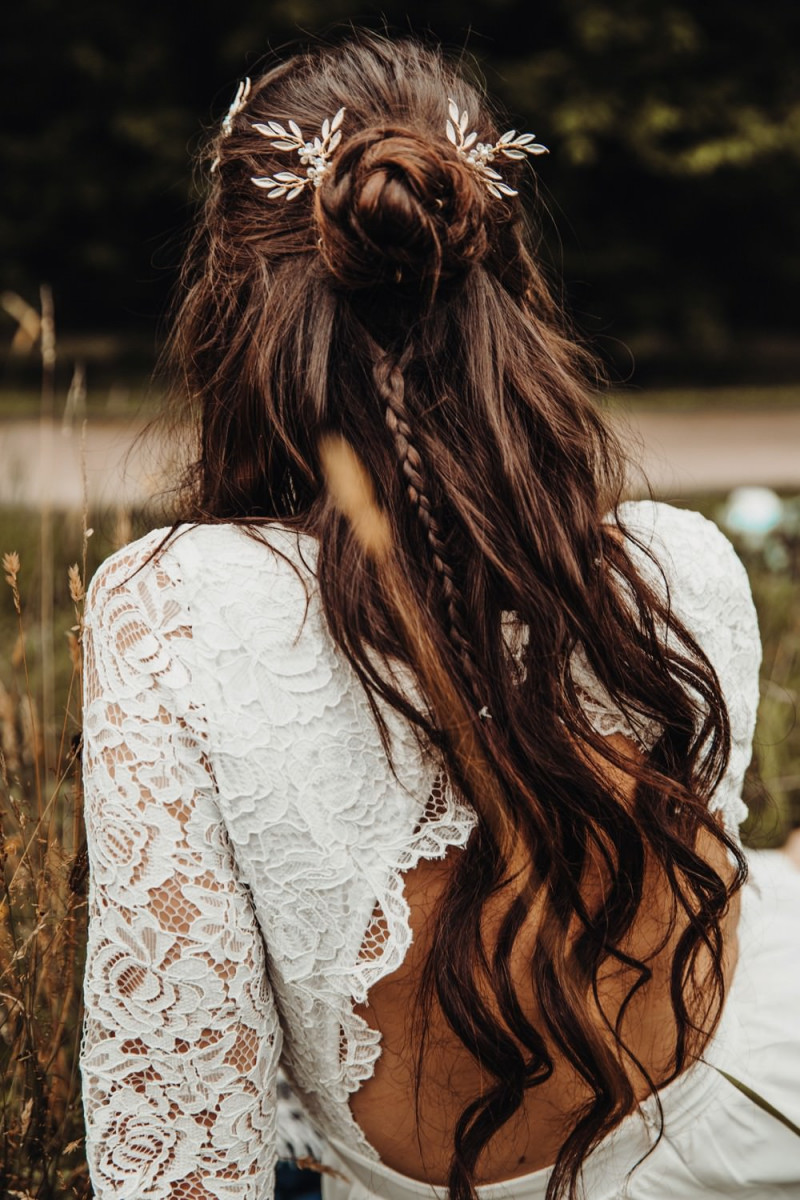 Brautfrisur Ideen, Brautaccessoires, Brautschmuck, Brautmake-up, Make-up Hochzeit, Styling Hochzeit, Hochzeitsstyling Braut, Flowercrown Hochzeit, Flowercrown Braut, Blumenschmuck Brautfrisur