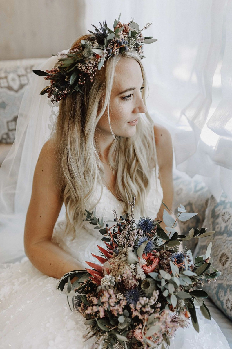 Brautfrisur Ideen, Brautaccessoires, Brautschmuck, Brautmake-up, Make-up Hochzeit, Styling Hochzeit, Hochzeitsstyling Braut, Flowercrown Hochzeit, Flowercrown Braut, Blumenschmuck Brautfrisur