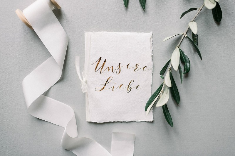 Hochzeitspapeterie gerissene Kanten, Weiße Papeterie