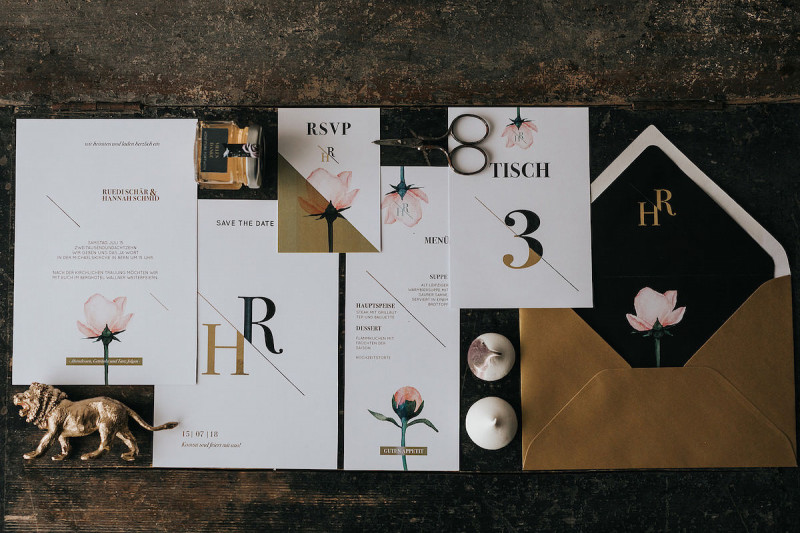 Boho Hochzeitspapeterie in Schwarz, Weiß und Gold mit Blumen Menükarten Hochzeit, Save the Date Karten Hochzeit, Hochzeitseinladungen, Einladungen zur Hochzeit, Einladungskarten Hochzeit