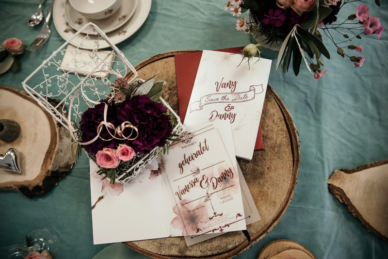 Hochzeitspapeterie Floral Rot, Menükarten Hochzeit, Save the Date Karten Hochzeit, Hochzeitseinladungen, Einladungen zur Hochzeit, Einladungskarten Hochzeit