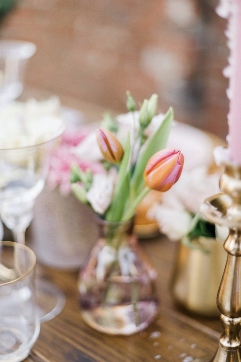 Fotografie: Alina Curten Fine Art Weddings
Konzept: Pink Peanut Weddings l Kerstin Voigt
Papeterie: Marry Paper l Julia Strophff
Floristik: Die Blumenbinder l Dirk Brokinkel
Dekoverleih: romanTisch l Natalia Hulser
Torte: Vintage Cakes l Claudi