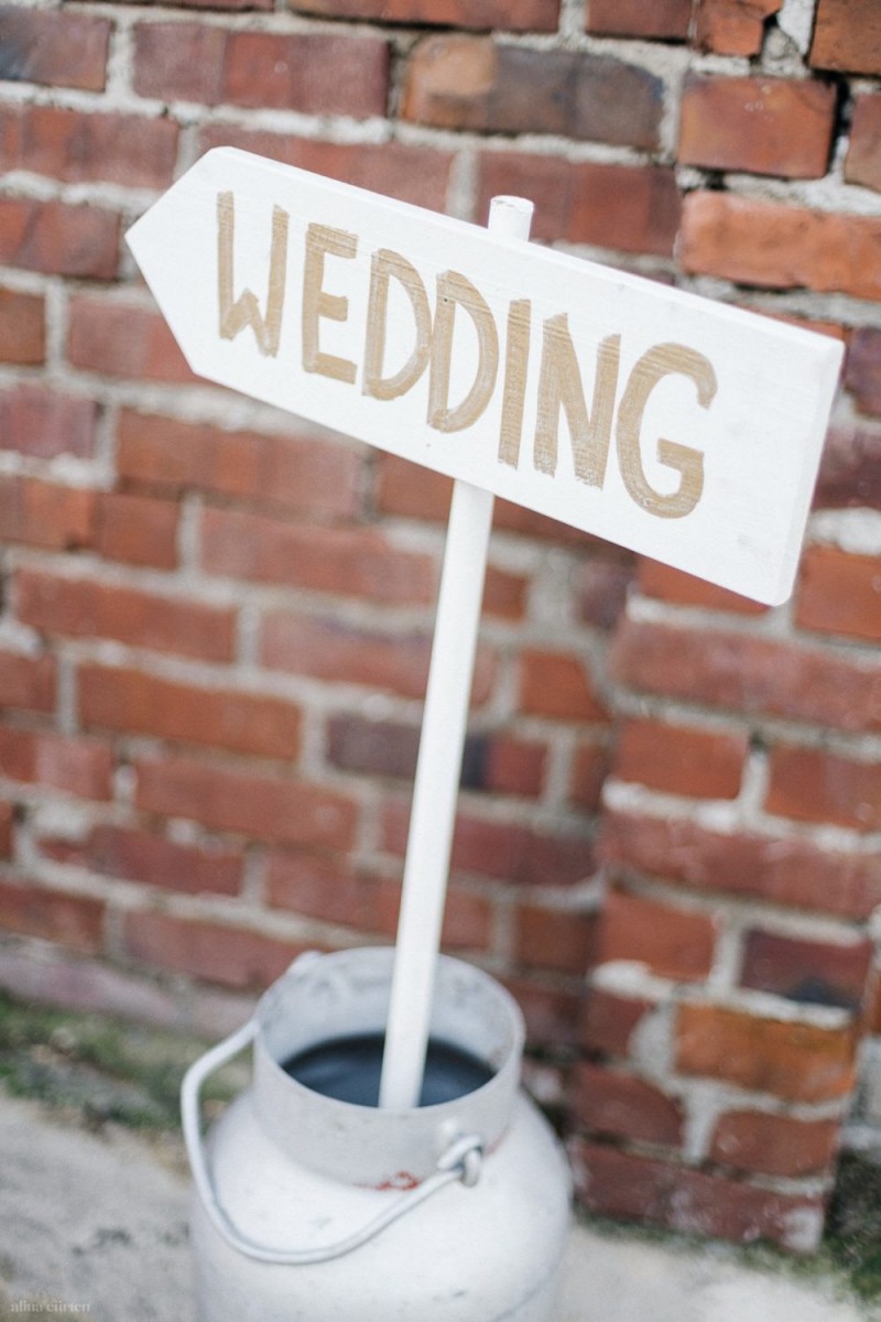 Fotografie: Alina Curten Fine Art Weddings
Konzept: Pink Peanut Weddings l Kerstin Voigt
Papeterie: Marry Paper l Julia Strophff
Floristik: Die Blumenbinder l Dirk Brokinkel
Dekoverleih: romanTisch l Natalia Hulser
Torte: Vintage Cakes l Claudi