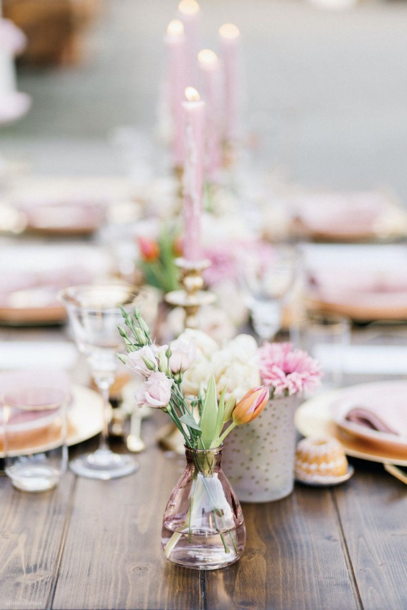 Fotografie: Alina Curten Fine Art Weddings
Konzept: Pink Peanut Weddings l Kerstin Voigt
Papeterie: Marry Paper l Julia Strophff
Floristik: Die Blumenbinder l Dirk Brokinkel
Dekoverleih: romanTisch l Natalia Hulser
Torte: Vintage Cakes l Claudi