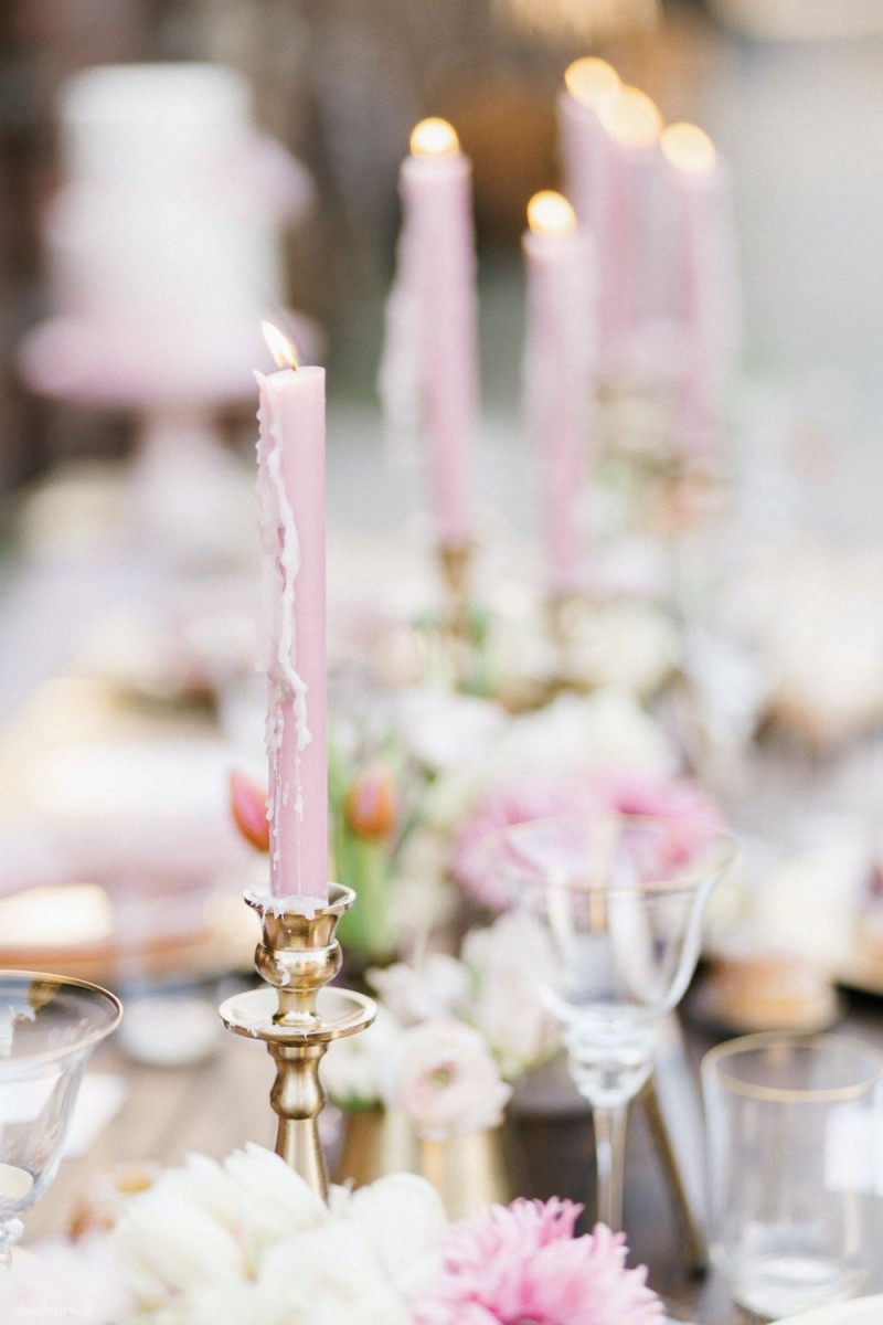 Fotografie: Alina Curten Fine Art Weddings
Konzept: Pink Peanut Weddings l Kerstin Voigt
Papeterie: Marry Paper l Julia Strophff
Floristik: Die Blumenbinder l Dirk Brokinkel
Dekoverleih: romanTisch l Natalia Hulser
Torte: Vintage Cakes l Claudi