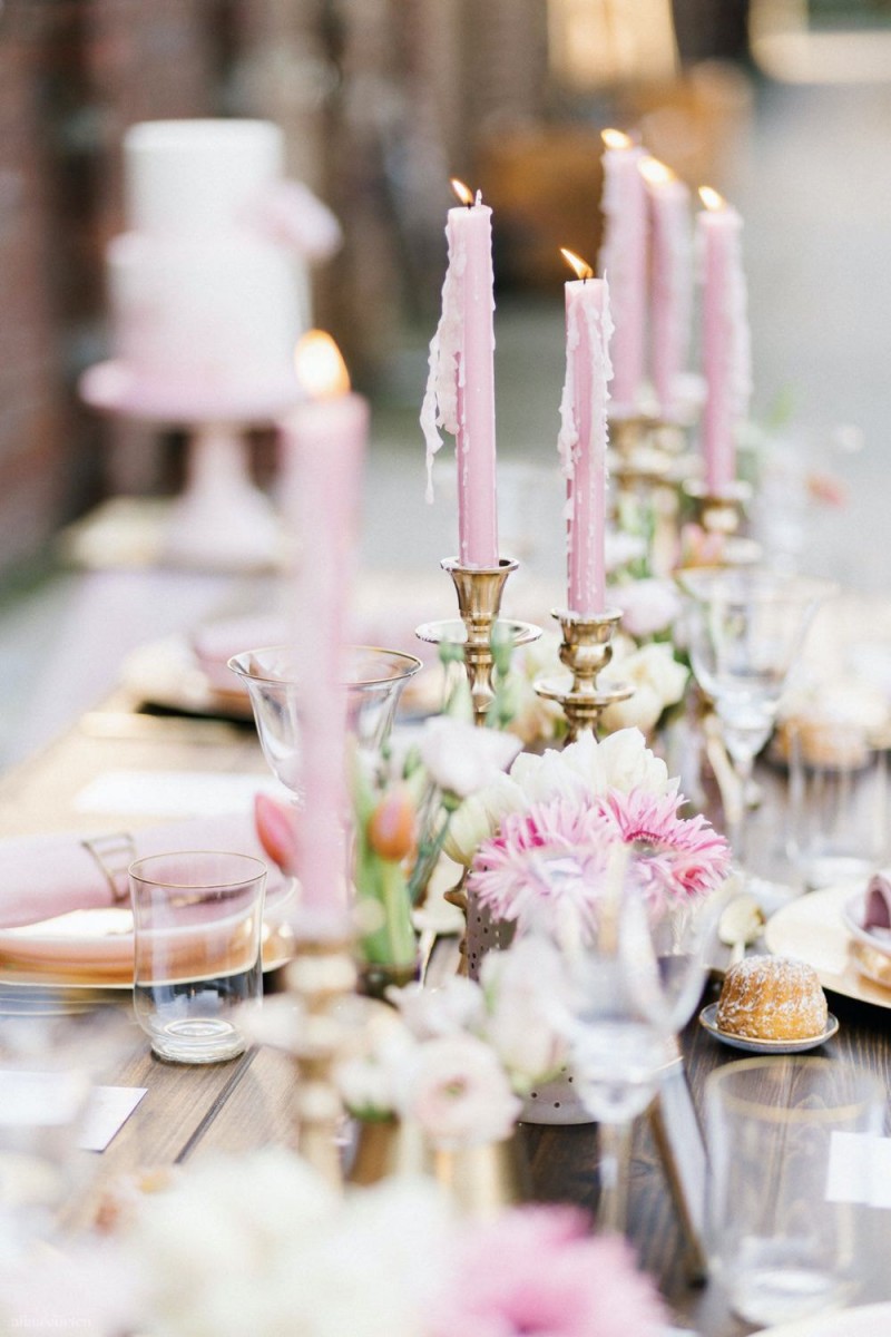 Fotografie: Alina Curten Fine Art Weddings
Konzept: Pink Peanut Weddings l Kerstin Voigt
Papeterie: Marry Paper l Julia Strophff
Floristik: Die Blumenbinder l Dirk Brokinkel
Dekoverleih: romanTisch l Natalia Hulser
Torte: Vintage Cakes l Claudi