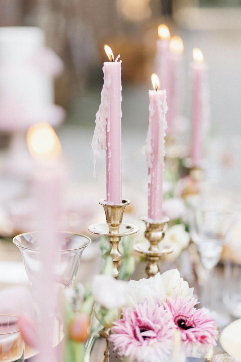 Fotografie: Alina Curten Fine Art Weddings
Konzept: Pink Peanut Weddings l Kerstin Voigt
Papeterie: Marry Paper l Julia Strophff
Floristik: Die Blumenbinder l Dirk Brokinkel
Dekoverleih: romanTisch l Natalia Hulser
Torte: Vintage Cakes l Claudi