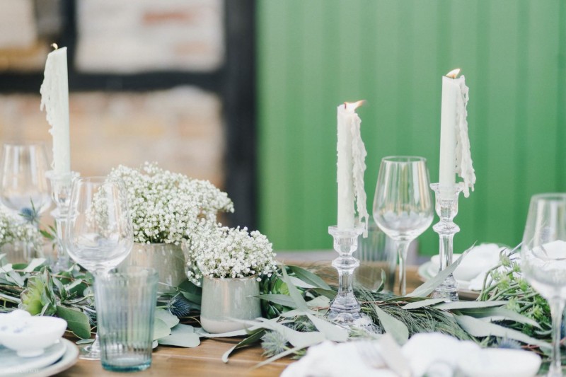 Fotografie: Alina Curten Fine Art Weddings
Konzept: Pink Peanut Weddings l Kerstin Voigt
Papeterie: Marry Paper l Julia Strophff
Floristik: Die Blumenbinder l Dirk Brokinkel
Dekoverleih: romanTisch l Natalia Hulser
Torte: Vintage Cakes l Claudi