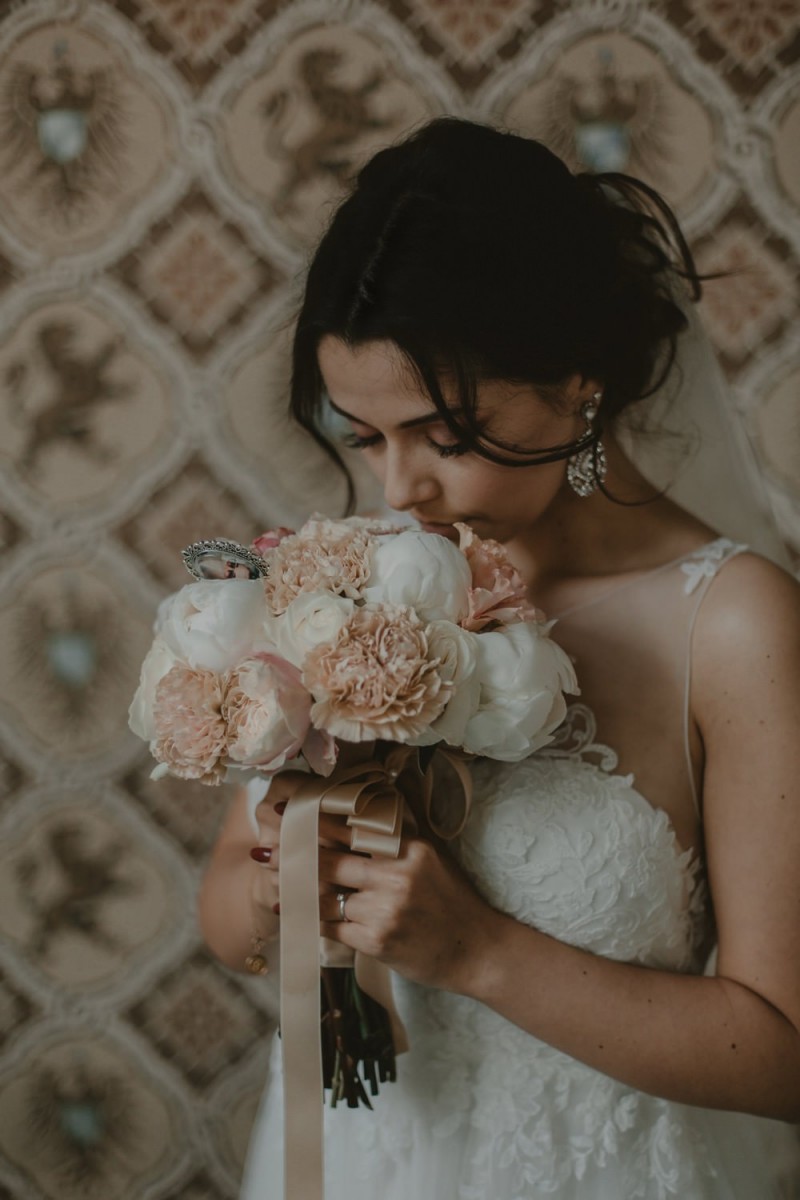 Brautstrauß, Pfingstrosen und Strauchrosen