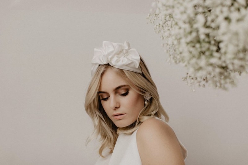 Brautstyling Schleife im Haar