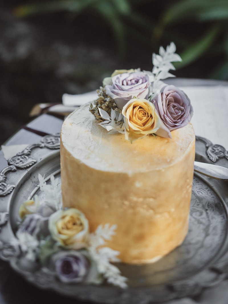 Hochzeitstorte Gold, Hochzeitstorte Blumendeko