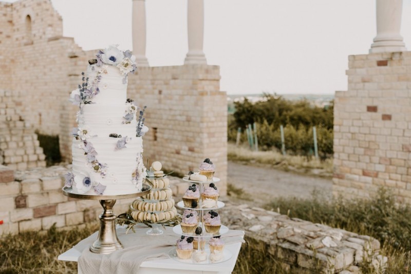 Sweet Table Sommerhochzeit, Sweet Table, Macarons, Cupcakes