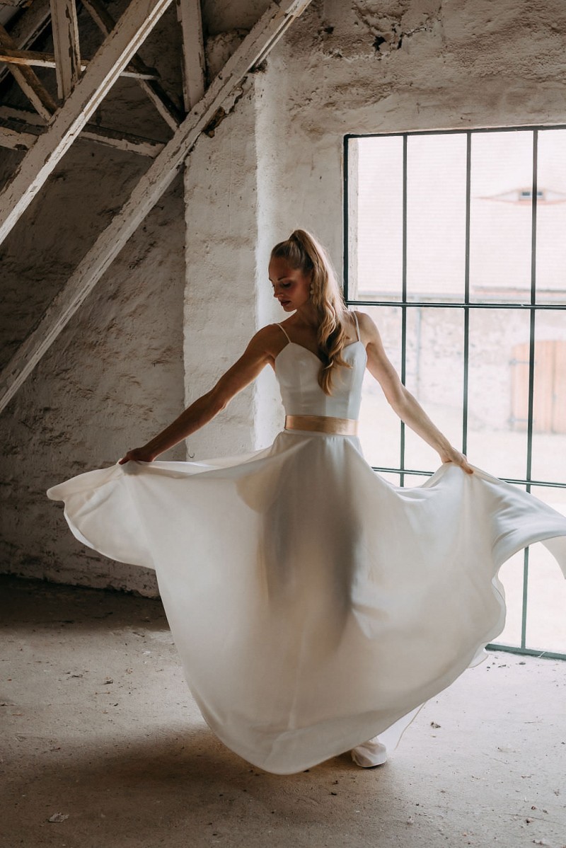 Brautmode, Brautkleid, Modernes Brautkleid, Schleppe