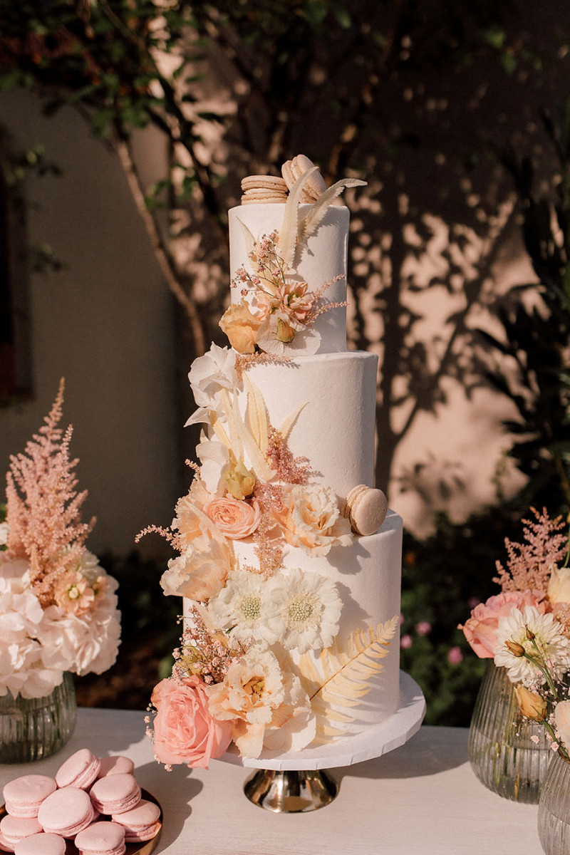 Prachtvolle Torte zur Hochzeit, Hohe Hochzeitstorten