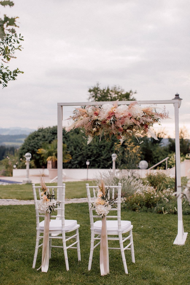 Traubogen Weiß, Traubogen Hochzeit, Traubogen blumengeschmückt
