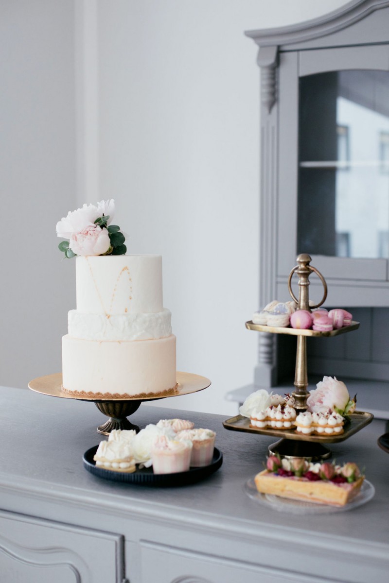 Sweet Table, Hochzeitstorte, Macarons, Törtchen