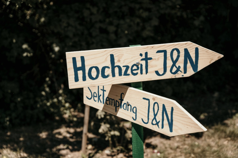 Hochzeitsschild Wegweiser, Wegweiser Hochzeit, Holzschild Hochzeit, DIY Wegweiser Hochzeit, DIY Hochzeitsschild, Hochzeitdekoration, DIY Hochzeit