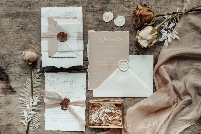 Boho Hochzeitspapeterie in Nude, Weiß und Blush