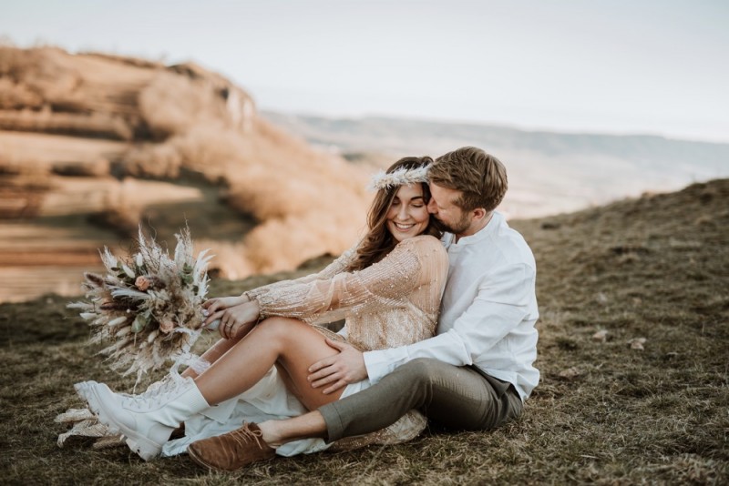 Ein romantisches Boho Brautpaar Shooting mit einer tollen Bohobraut auf dem Walberla