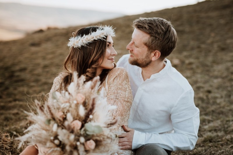 Ein romantisches Boho Brautpaar Shooting mit einer tollen Bohobraut auf dem Walberla