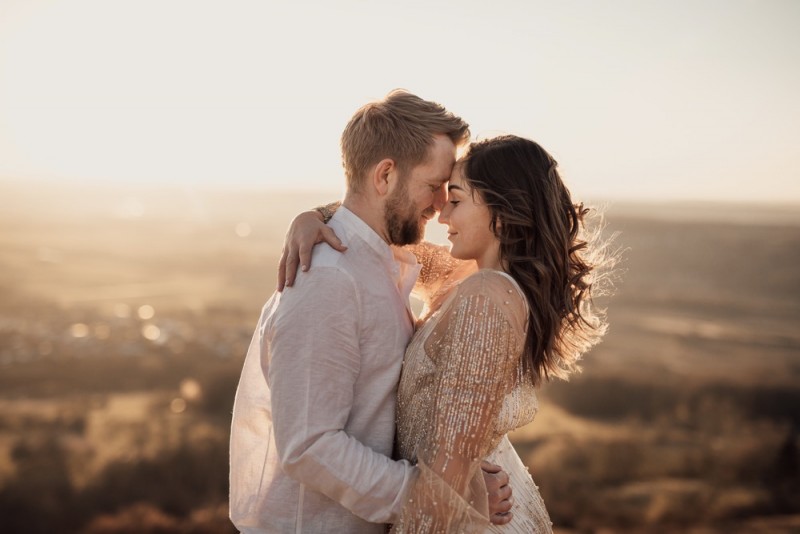 Ein romantisches Boho Brautpaar Shooting mit einer tollen Bohobraut auf dem Walberla