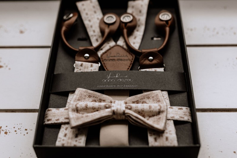 Ein romantisches Boho Brautpaar Shooting im Wald mit Alpakas beim Eventhof Kisselmühle