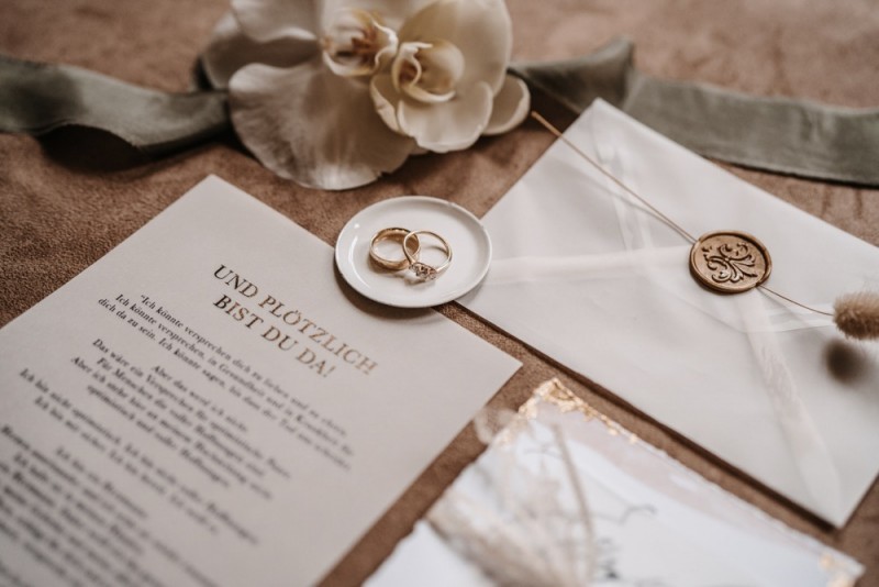 Romantische Bohohochzeit im Schloss Jägersburg in Pastell und Terracotta