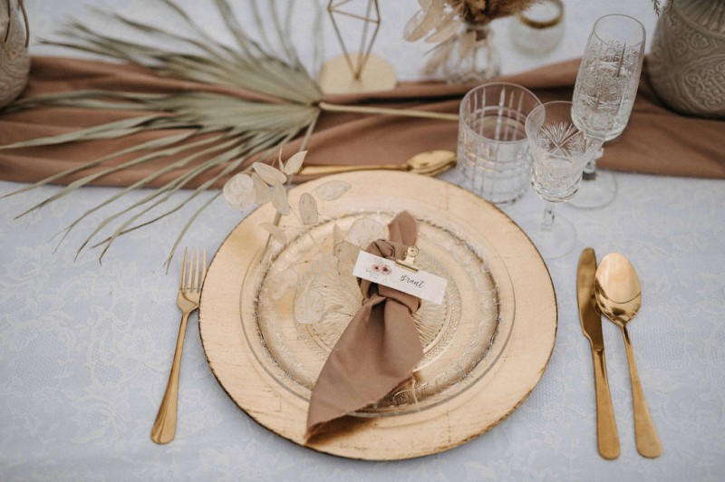 Eine traumhafte Bohohochzeit im Sommer in Cremetönen