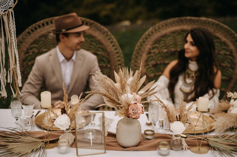 Eine traumhafte Bohohochzeit im Sommer in Cremetönen