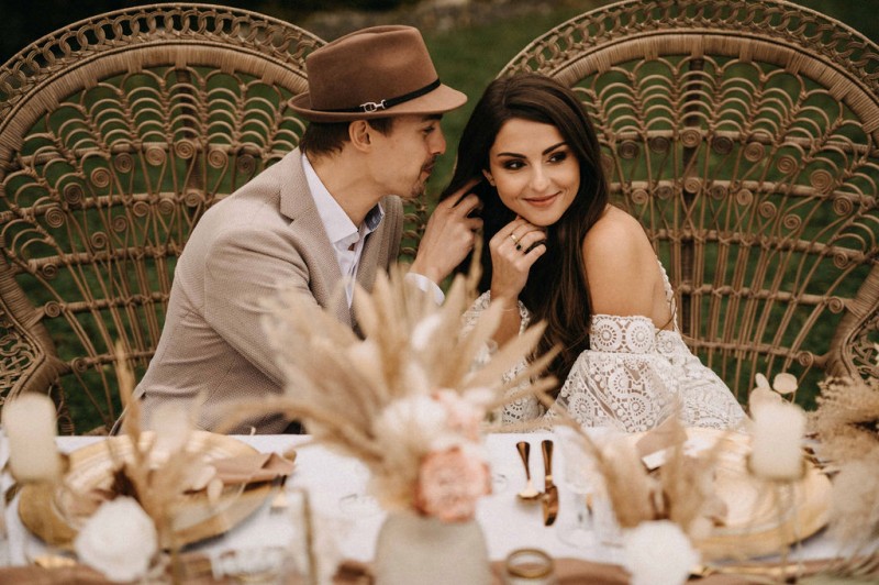 Eine traumhafte Bohohochzeit im Sommer in Cremetönen