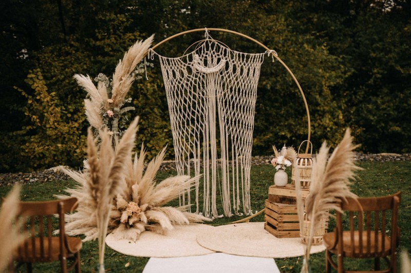 Eine traumhafte Bohohochzeit im Sommer in Cremetönen