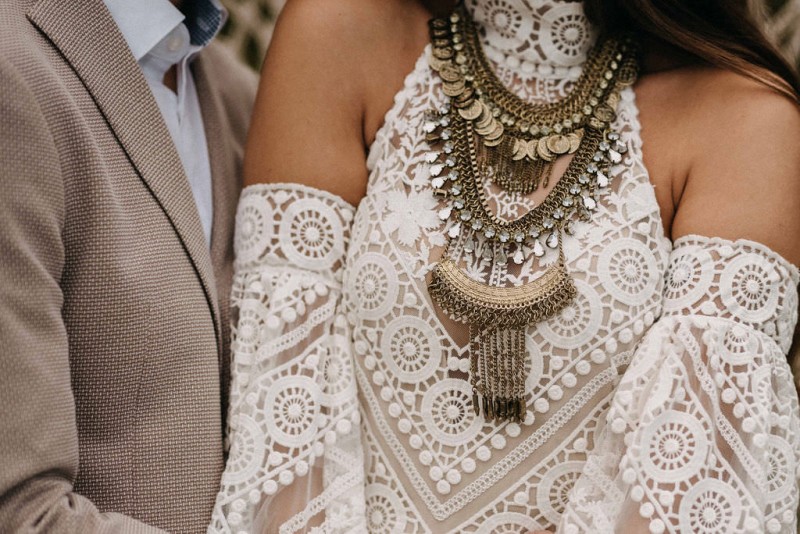 Eine traumhafte Bohohochzeit im Sommer in Cremetönen