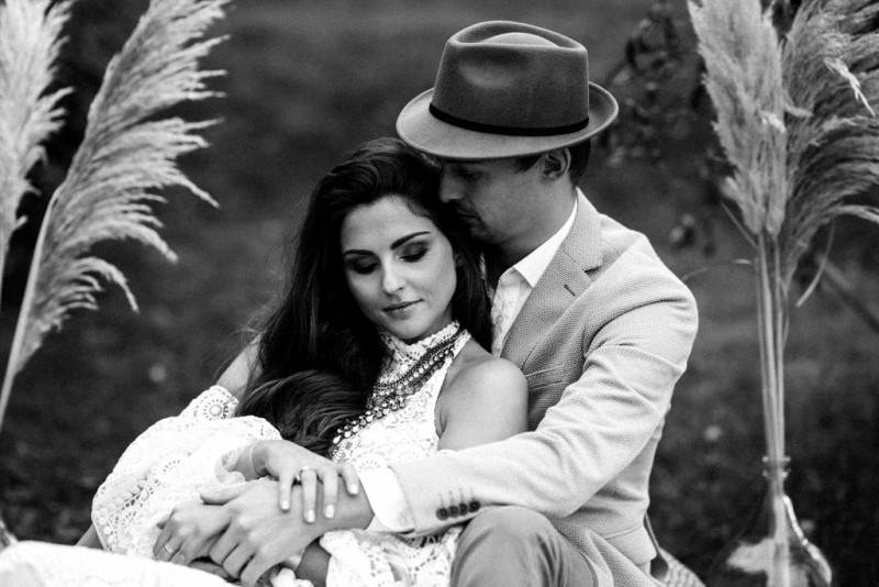 Eine traumhafte Bohohochzeit im Sommer in Cremetönen