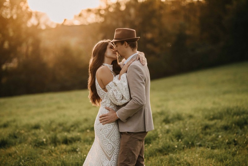 Eine traumhafte Bohohochzeit im Sommer in Cremetönen