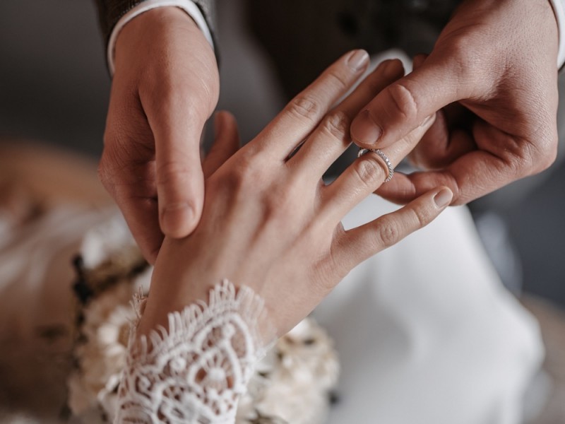Eine Industrial Hochzeit in Schwarz und Weiß