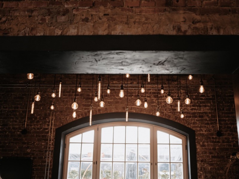 Eine Industrial Hochzeit in Schwarz und Weiß