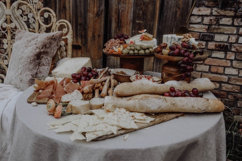 Inspiration einer Bohohochzeit wie in der Toskana in Terrakotta und Sandtönen