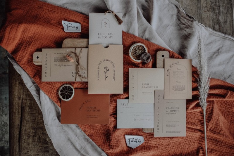 Inspiration einer Bohohochzeit wie in der Toskana in Terrakotta und Sandtönen