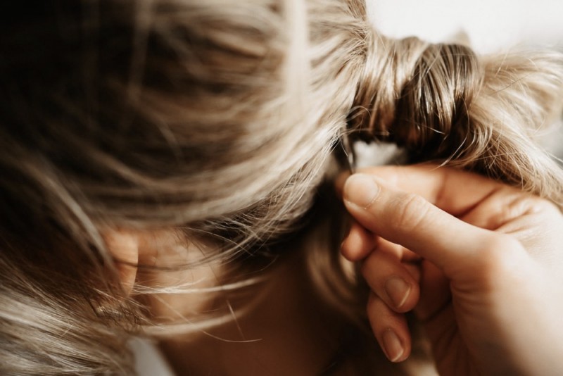 Braut Inspiration mit Glitzer Brautkleid und Braut Jumpsuit