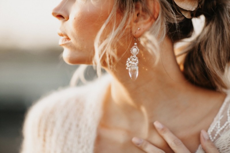 Braut Inspiration mit Glitzer Brautkleid und Braut Jumpsuit