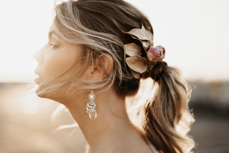 Braut Inspiration mit Glitzer Brautkleid und Braut Jumpsuit