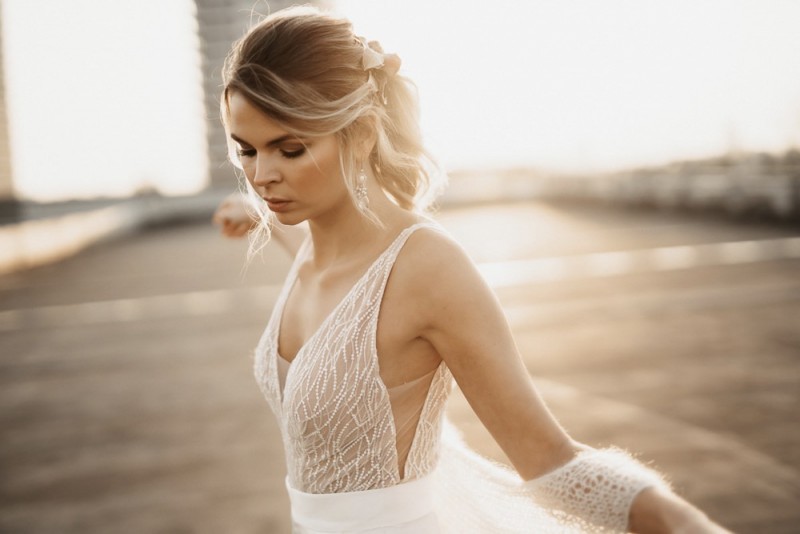 Braut Inspiration mit Glitzer Brautkleid und Braut Jumpsuit